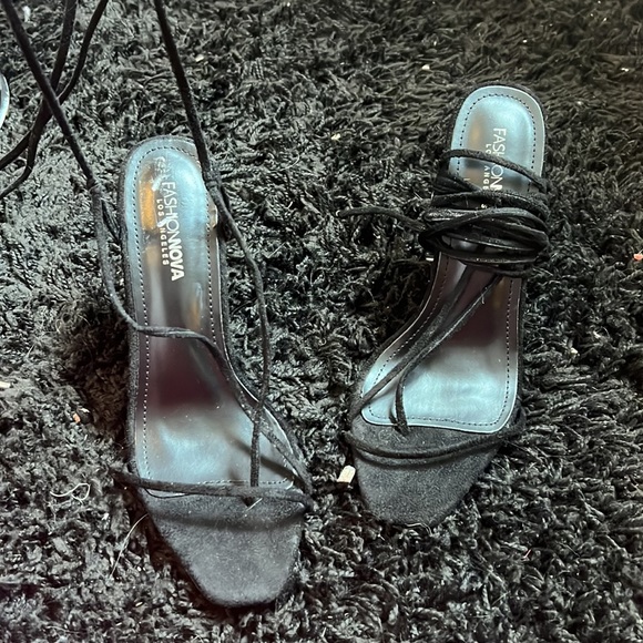 Size 8 Fashion Nova heels - Picture 2 of 6